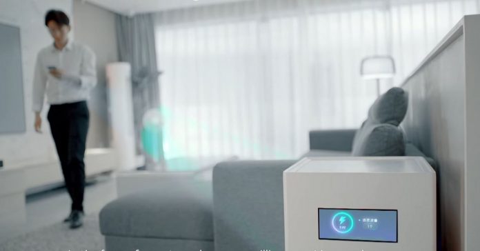 Xiaomi’s new “Mi Air Charge” can charge devices from a distance.